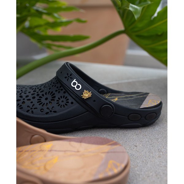 Nellie com pingente de florzinha, em 3 cores e estampa na palmilha